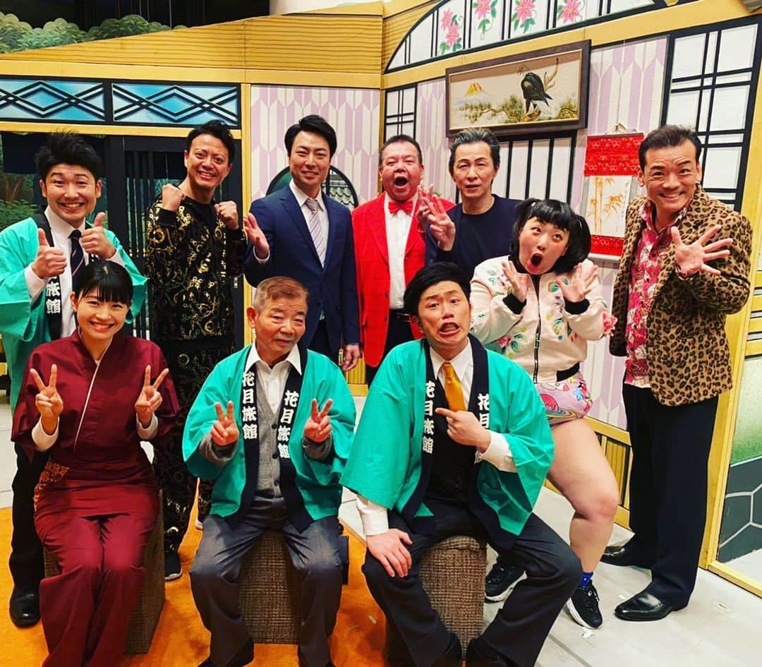 アキ（荒木良明）さんのインスタグラム写真 - (アキ（荒木良明）Instagram)「祇園花月、吉田裕リーダー率いる新喜劇に今日明日と出演させてもらってます。 ん？その衣裳は何の役？ みたいでしょ。 それは言えなくて今日🤗  #祇園花月 #吉田裕　リーダー週 #吉本新喜劇アキ #いぃよぉ #そういう時期でしょ」1月30日 21時17分 - mizutamareppuaki