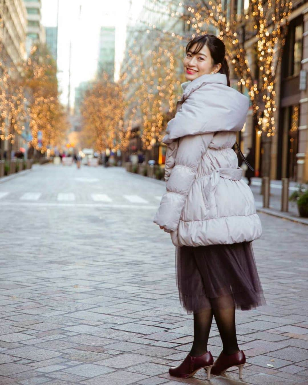 今井安紀のインスタグラム：「The twinkle illumination made me excited. キラキラを見てワクワク、の顔。  taken by @hiroko.camera   #portrait #tokyointernationalforum #marunouchi #japanese #japanesegirl #illumination  #ポートレート #時差スタグラム #東京国際フォーラム #丸の内仲通り #丸の内仲通りイルミネーション #見返り美人」