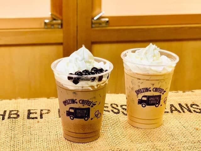 LDH kitchenさんのインスタグラム写真 - (LDH kitchenInstagram)「. @amazing_coffee_official  . 🪴OSAKA SOUTH SIDE🧃 . AMAZING COFFEEでは、自分だけの様々なカスタマイズがお楽しみいただけます🥛✨ . 💡OSAKA SOUTH SIDEのオススメカスタマイズは…💡 チョコモ〜モ〜にタピオカやホイップ追加がオススメです☝🏻☝🏻 . その他にも、『チョコモ〜モ〜』をミルキーな『ホワイトチョコモ〜モ〜』にするのもおすすめです🤭🤫🤍 . 是非スタッフと、あなただけのお気に入りのカスタマイズを見つけてみてはいかがでしょう🔎🧐🍀 . #AMAZINGCOFFEE #AMeCO #アメコ #Coffee #コーヒー #OSAKASOUTHSIDE #大阪 #オレンジストリート #タピオカ #カスタマイズ #Cafe #南堀江カフェ #堀江カフェ #大阪カフェ #☕️ #LDHkitchen」1月31日 8時12分 - ldhkitchen_official