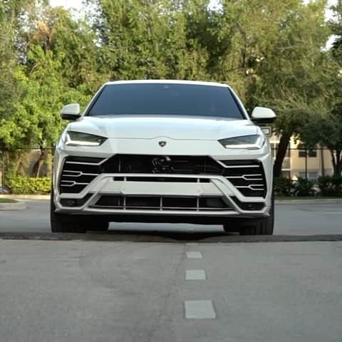 ウラディミール・バレンティンのインスタグラム：「#urus#lamborghini#serroundsystem @customworkdesigns @fabianortegamiami @custom_metris_designs」