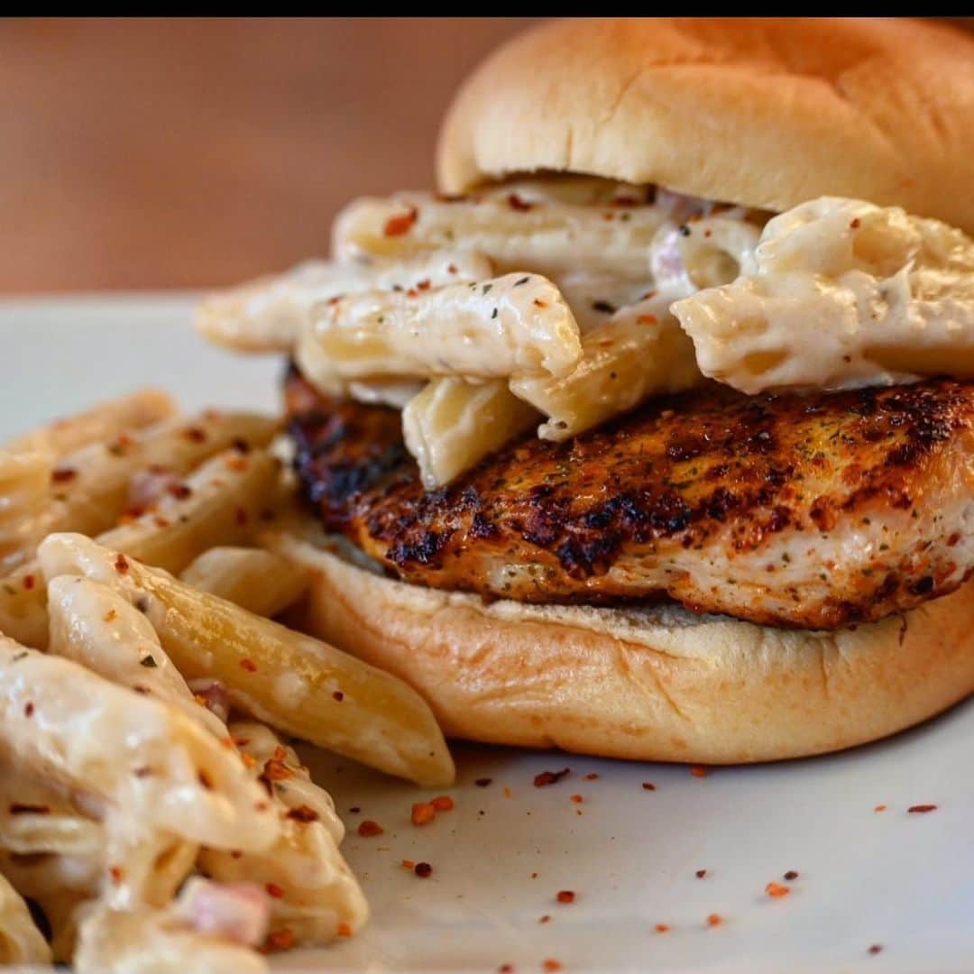 Flavorgod Seasoningsさんのインスタグラム写真 - (Flavorgod SeasoningsInstagram)「Check out @platesbykandt #chicken #alfredo #sandwich 🔥🔥🔥🔥 - They use #flavorgod #garlic lovers #seasoning ♥️♥️♥️ - #website: flavorgod.com #mealprep #food #good #fyp」1月31日 6時51分 - flavorgod