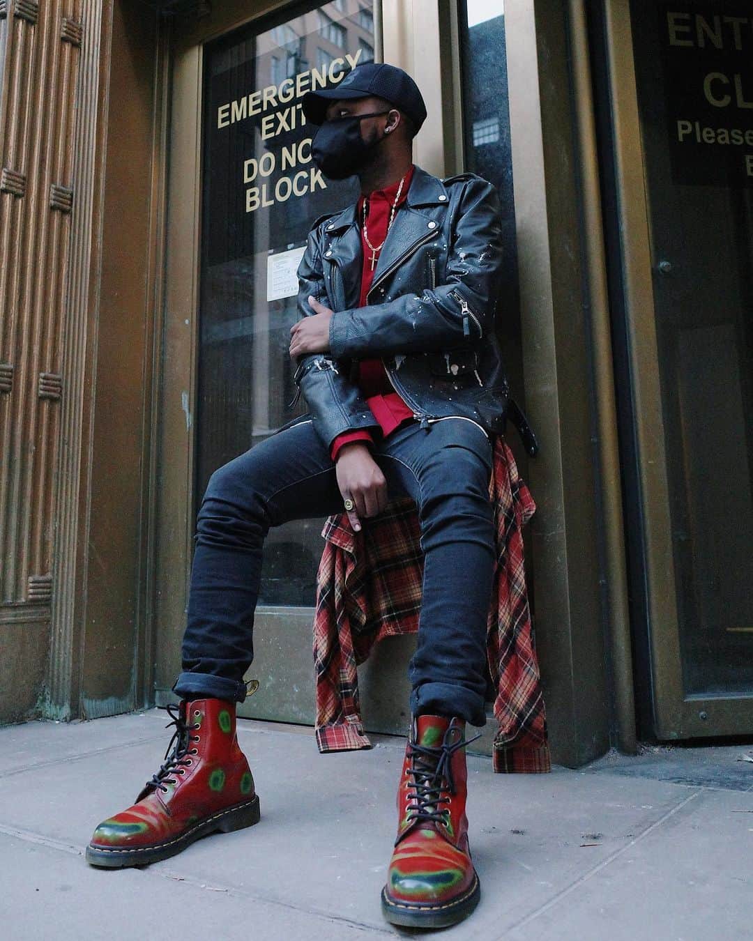 2nd STREET USAさんのインスタグラム写真 - (2nd STREET USAInstagram)「😈🤟🏾🎸💫🦋 . . Vegan leather jacket $29 Ambush shirt size 1 $199 Saint Laurent denim size 28 $149 Vivienne Westwood ring $149 Dr. Martens lace up boots size 9.5 $149 . . #2ndstreetusa #2ndstreetchelsea #secondhand #sustainability #thrift #designer #vintage #fashion #ambush #drmartens #viviennewestwood #newyork #nyc #chelsea」1月31日 6時56分 - 2ndstreetusa