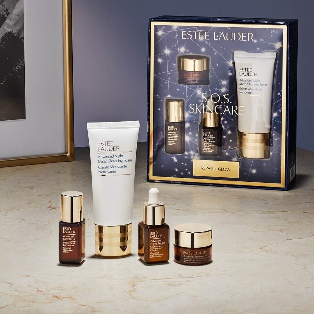 エスティローダーのインスタグラム：「Tired, dehydrated skin? Not getting enough beauty sleep? Need a skincare pick me up? If you answered yes to any of the above, have no fear, the SOS Skincare Kit is here to bring your skin back to life. Shop now, thank us later ✨」