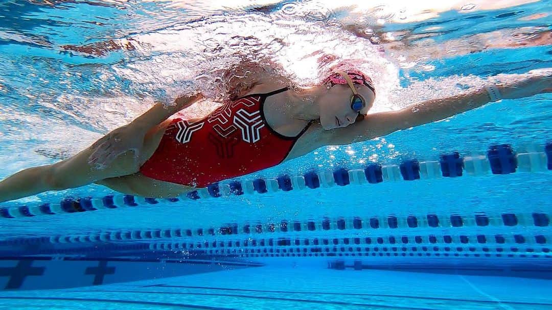Julieのインスタグラム：「Feeling energized today 💥 . . . . #arenawaterinstinct #swimmer #summerjulep #swimming #swim #swimlife #goswimming #swimmersofinstagram #instaswim #instaswimming #mastersswimming #instaswimmer #usaswimming #swimtraining #swimpractice #myswimpro #swimsmarter #goswim」