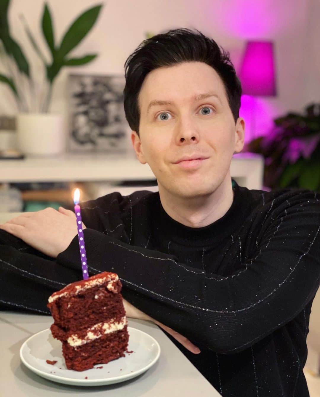 フィル・レスターのインスタグラム：「You may think this is a generous slice of birthday cake but it’s actually all that’s left of of the whole thing ..FOR NOW」