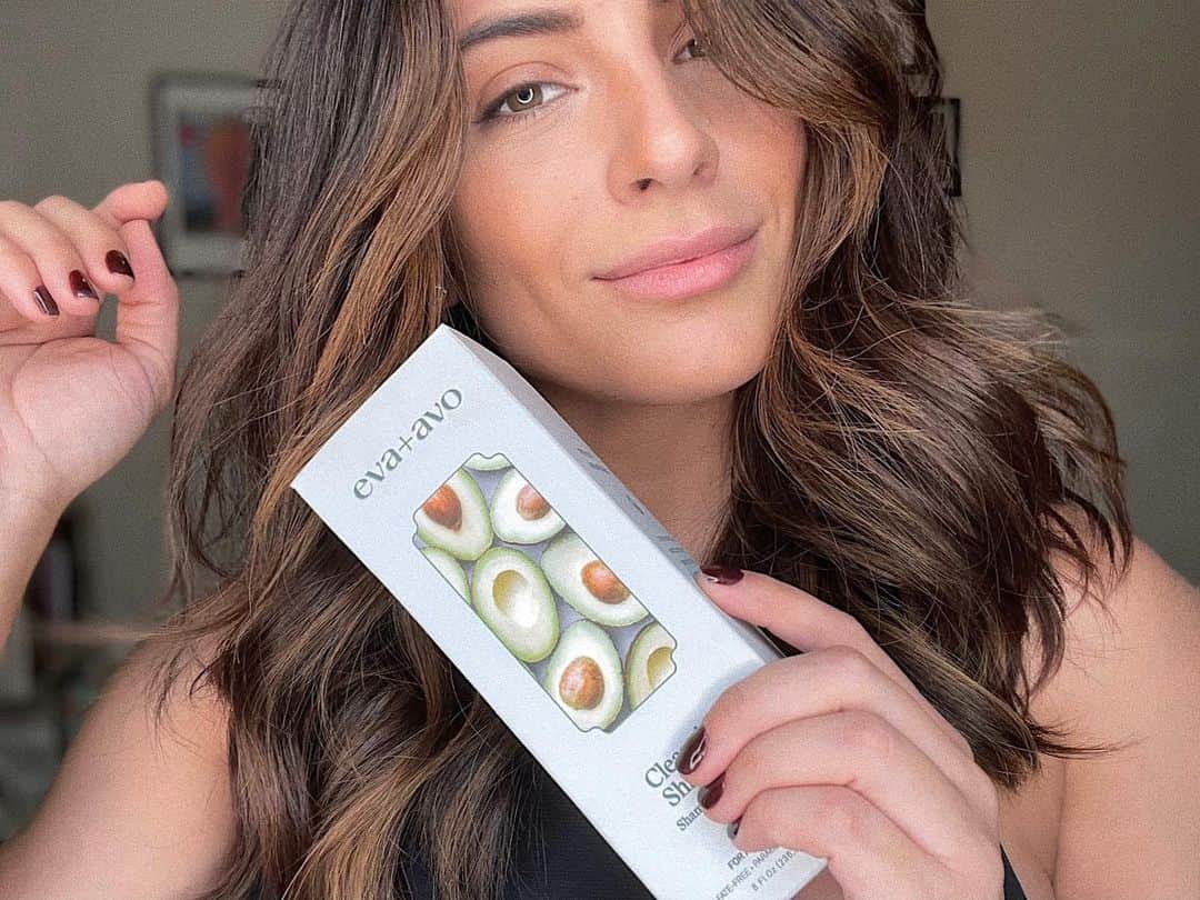 Ana Brenda Contrerasのインスタグラム：「Ya están siguiendo a @evaavobeauty ? 🥑」