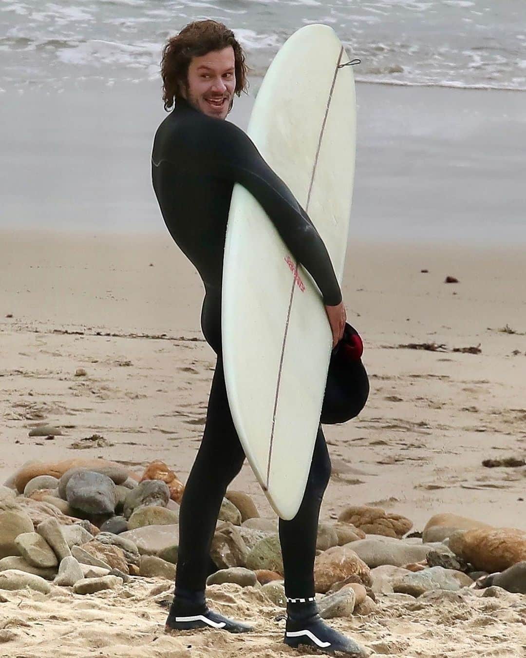 Just Jaredさんのインスタグラム写真 - (Just JaredInstagram)「Adam Brody was spotted stripping out of his wetsuit after a surf session with wife Leighton Meester this morning in Malibu. Tap this photo at the LINK IN BIO to see all of the pics of the couple. #LeightonMeester Photos: Backgrid」1月31日 7時34分 - justjared
