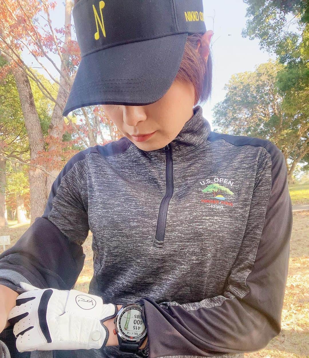 彩海のインスタグラム：「. . 2021初打ち〜⛳️遅っ。 . 今年も目標を持ってゴルフも頑張る🏌️‍♀️ . 今年後半くらいにはコロナ収束して コンペ開催したい〜⛳️ ゴルフ始めてくれた子もいるようで 嬉しい！！ . みんなとスコアも成長できますように！ . . . #ゴルフ女子 #ゴルフウェア  #ゴルフ初心者 #ゴルフ好きな人と繋がりたい」