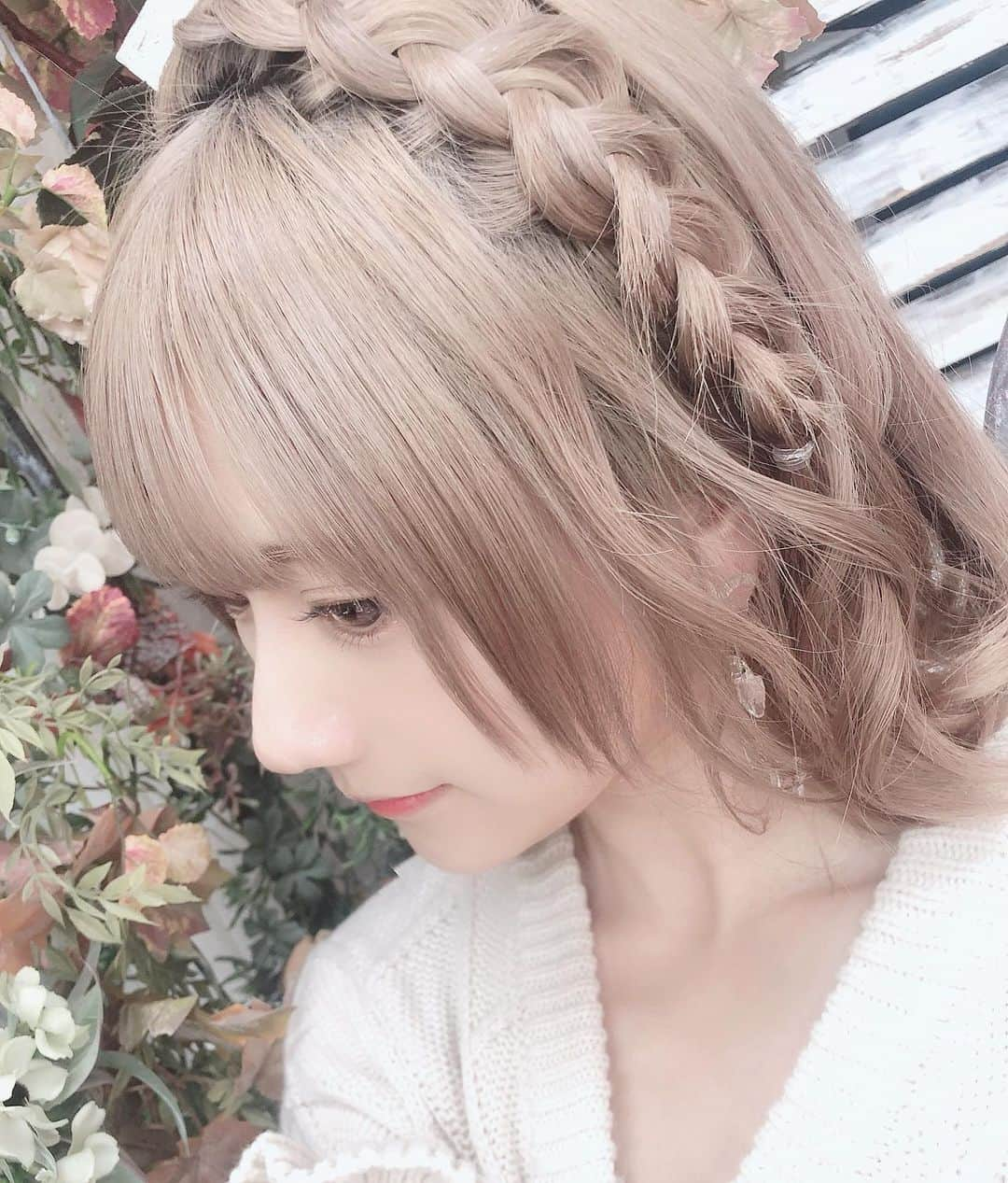 山田麻莉奈さんのインスタグラム写真 - (山田麻莉奈Instagram)「. おはよう🌼𓈒 𓂂𓏸  この前、 とある撮影したときのスタジオが お花いっぱいで可愛かった❁❀✿✾  髪型も可愛くしてもらったよ。 巻いたのもひさしぶりやったかもしれん。  なんの撮影だったかはまた後日お知らせします🧸  今日も元気に頑張ろう〜  #おやすみなさい ？」1月31日 7時46分 - marina.yamada_324