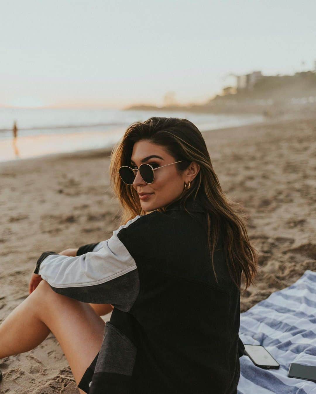 のインスタグラム：「used to have an irrational fear of sand but LOOK AT ME NOW  📸 @macey.krause」