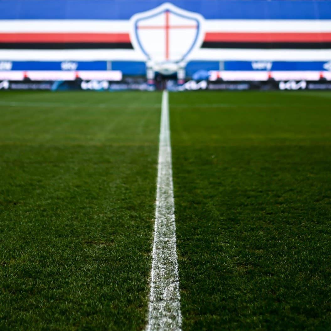 UCサンプドリアのインスタグラム：「⏳ Countdown.   #SampJuve.  #FORZADORIA 🔵⚪️🔴⚫️⚪️🔵」