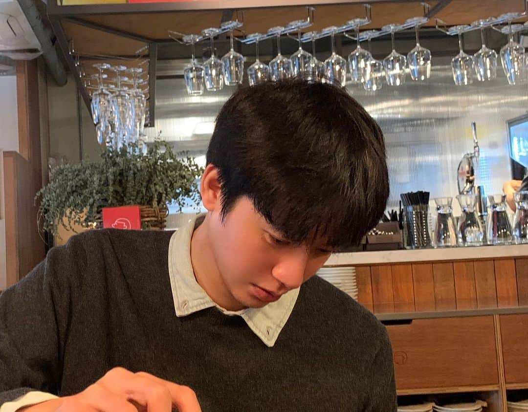 ユ・ミンギュのインスタグラム：「나두... 예전 사진이긴 하지만.. 오늘 철인왕후 다 들어왔으요??」