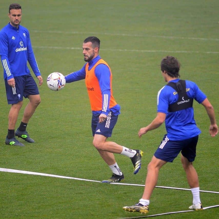 アルバロ・ネグレドのインスタグラム：「¿Qué miran @juancala_16 y @marc.baaro? 👀🤔🤪⚽️  #LLNSN #AN1+8 #Cadiz #CadizCF #cádizatleti」