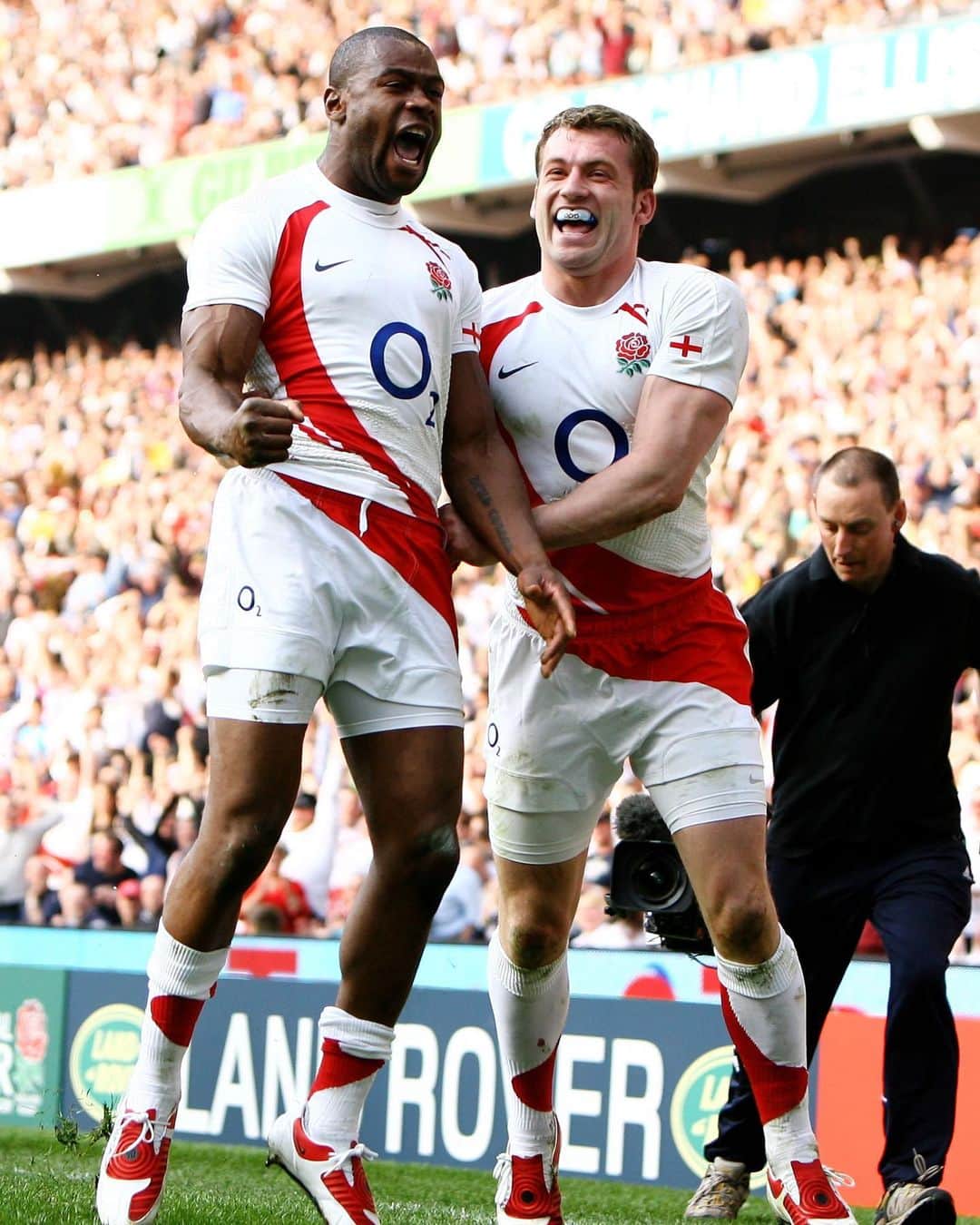 ラグビーイングランド代表のインスタグラム：「𝗢𝗡𝗘 𝗪𝗘𝗘𝗞 𝗧𝗢 𝗚𝗢 💥 Anyone else as excited as @ugomonye for the start of the #GuinnessSixNations? 🏴󠁧󠁢󠁥󠁮󠁧󠁿🌹」