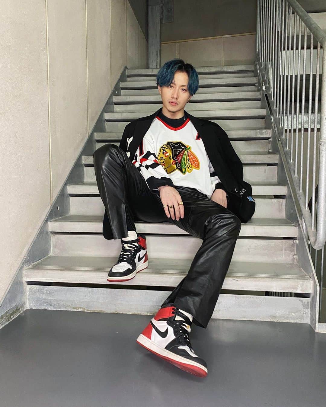 のインスタグラム：「数億年ぶりにホッケーシャツ🏒  もう着なそうな服でコーデするシリーズ」