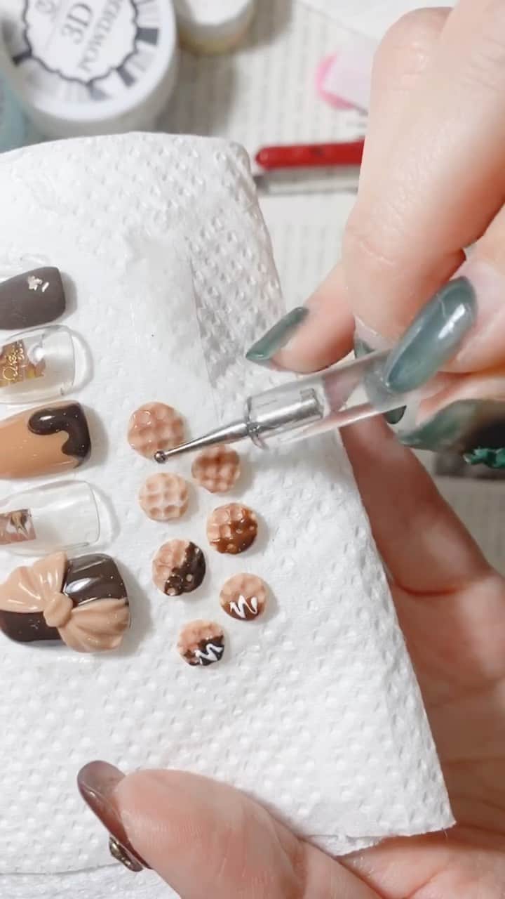 なかやまちえこのインスタグラム：「PREGEL・Betty gel・きまぐれキャット・PREANFA・PREXY商品は、⠀ ネイリストの方は↓ ⠀ プリモール @nail_premall ⠀ http://gelnailshop.com/ ⠀ ⠀ キャンディポケット @candypocket_official ⠀ http://www.beautysupport.jp/sm/script_main/shoptop.php ⠀ ⠀ セルフの方は↓ ⠀ ジョイアート @joyartofficial ⠀ http://joyart.biz/ ⠀ ⠀ にて購入頂けます☺️⠀⠀  @pregelofficial @bettygel_official @prexyofficial @kimagure_cat_whim  #nail #nails #nailart #ネイル #美甲 #ネイルアート  #japanesenailart #manucure #japanesenails #manicurist #gelnails #أظافر #네일아트 #미용 #vẽmóng #ngườiđẹp  #เพ้นท์เล็บ #искусствоногтя #artedeuñas #เพ้นท์เล็บเจล #ジェルネイルデザイン #ネイルデザイン #senikuku #nagelkunst #valentinenails #バレンタインネイル #バレンタイン #valentine #チョコレートネイル #chocolatenails」