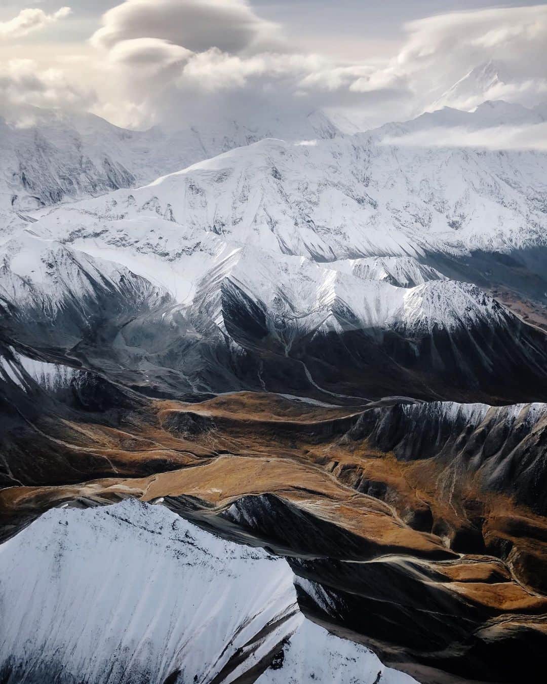kaelのインスタグラム：「Denali's landscape is a mix of forest at the lowest elevations, with tundra at middle elevations, and glaciers, snow, and bare rock at the highest elevations.  We took a very scenic drive through the park to @denalibackcountrylodge and we flew out a few days later. The flight over the park was astonishing, like nothing I’ve ever seen.  The landscape left me absolutely speechless. I’ll never forget my time in Denali and can’t wait to get back there.  @pursuitalaska #pursuitlife」