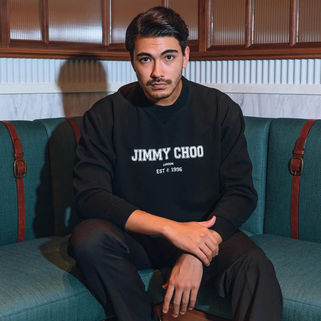 Jimmy Chooさんのインスタグラム写真 - (Jimmy ChooInstagram)「Introducing new season apparel: designed for an oversized fit, the college sweatshirt and hoodie have dropped. Discover the unisex collection now #JimmyChoo」1月30日 23時59分 - jimmychoo