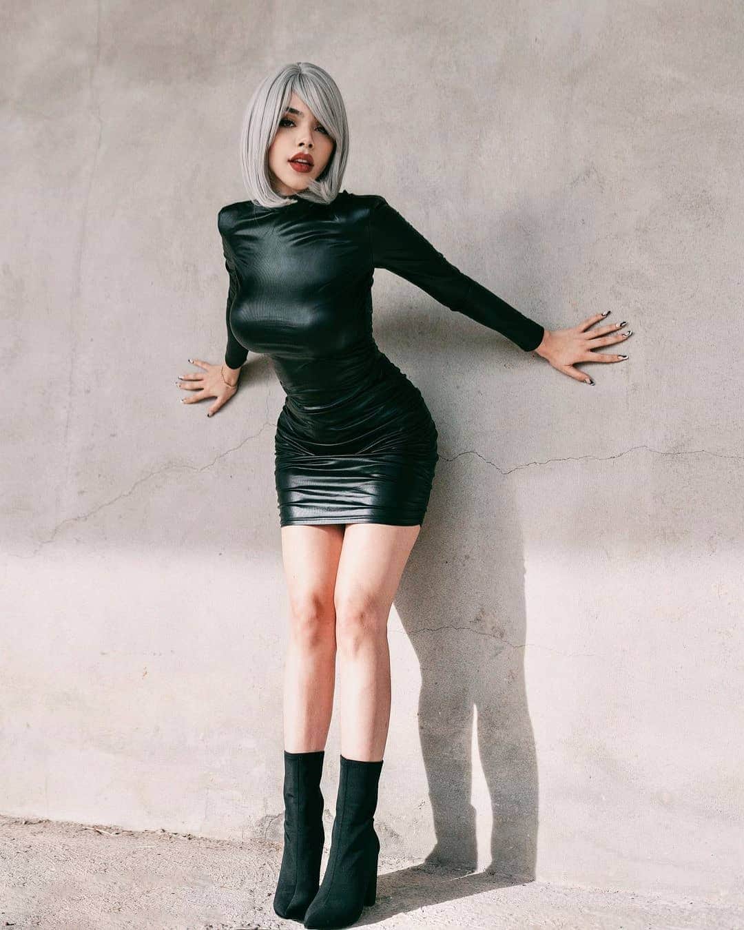 SHEINのインスタグラム：「In love with leather ⚡  @keniaos  Shop Item #: 1767989, 1021833  #SHEINgals #SHEINstyle #SHEINSS21 #slayallday」