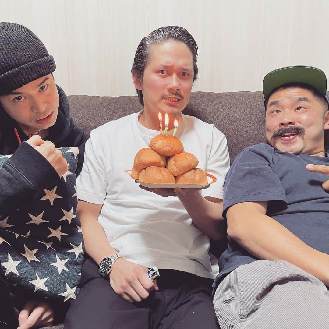 菅谷哲也さんのインスタグラム写真 - (菅谷哲也Instagram)「卍宮城大樹生誕祭INお家卍  (笑)  Happy birthday🎉」1月31日 0時13分 - tetsuyasugaya