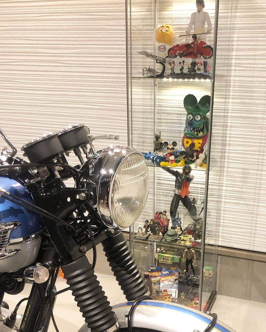 KIYOさんのインスタグラム写真 - (KIYOInstagram)「またレイアウトを変えました。#ラットフィンク #ratfink #ミッキーマウス #メディコムトイ #mooneyes #medicomtoy #toystagram #clockworkorange #edroth_ratfink」1月31日 0時26分 - kiriko009