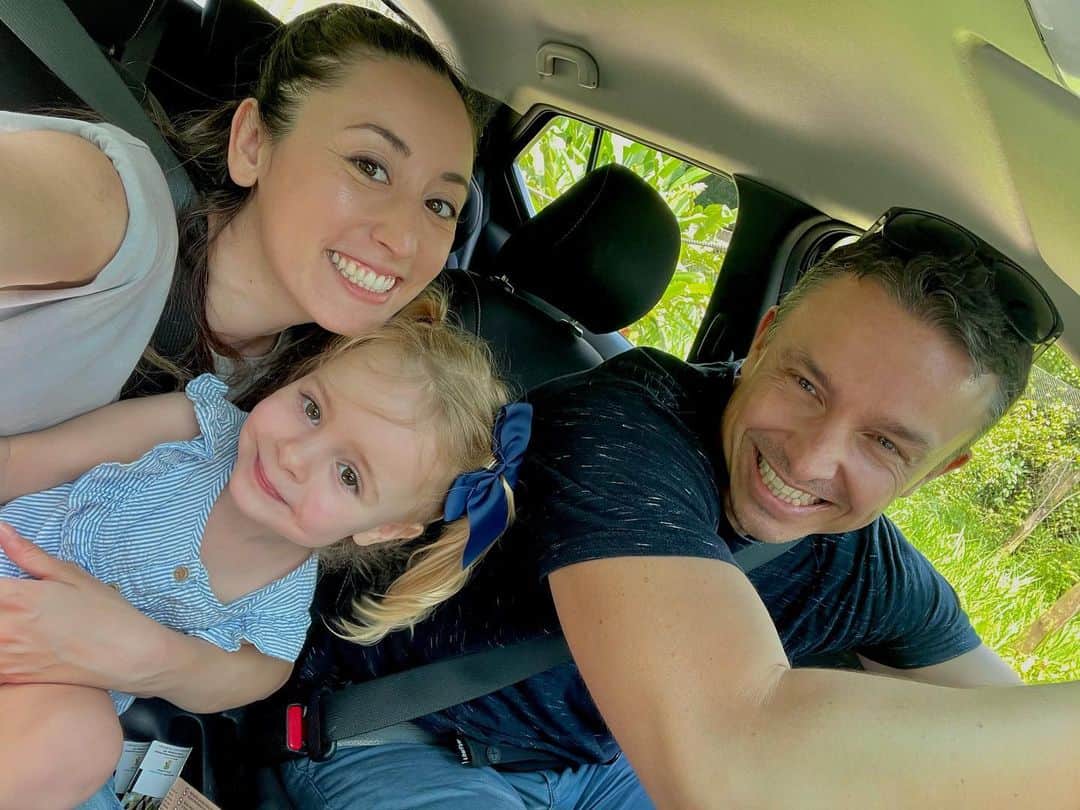 太田エイミーのインスタグラム：「Looking for corona safe activities to do. Yesterday we went to the Safari drive through zoo! Mini loved it! Thanks for the recommendation @reirei_reiko ! She kept saying the animals were eating “salad” 🍃😆🥗 She is a chatter box and is making us laugh everyday with her comments. Please recommend any other corona-safe activities!」