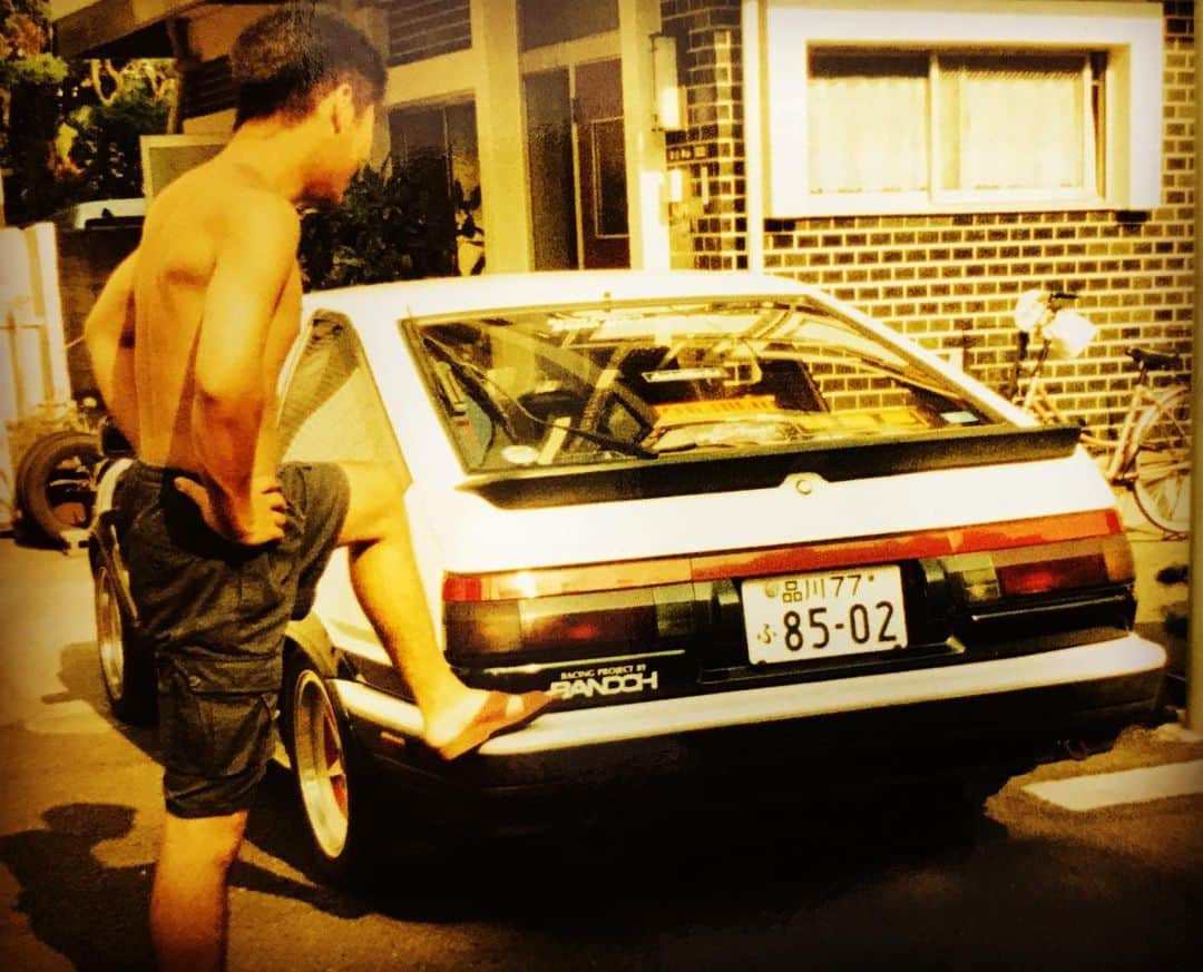 織戸学さんのインスタグラム写真 - (織戸学Instagram)「1980年代 から  RACING PROJECT BANDOH  この位置に 貼るのがとても流行っていた。  何枚の ステッカーが売れたのだろう。  今も親子で続く RacingSTORY  時代は繰り返す。  #maxorido」1月31日 0時34分 - maxorido
