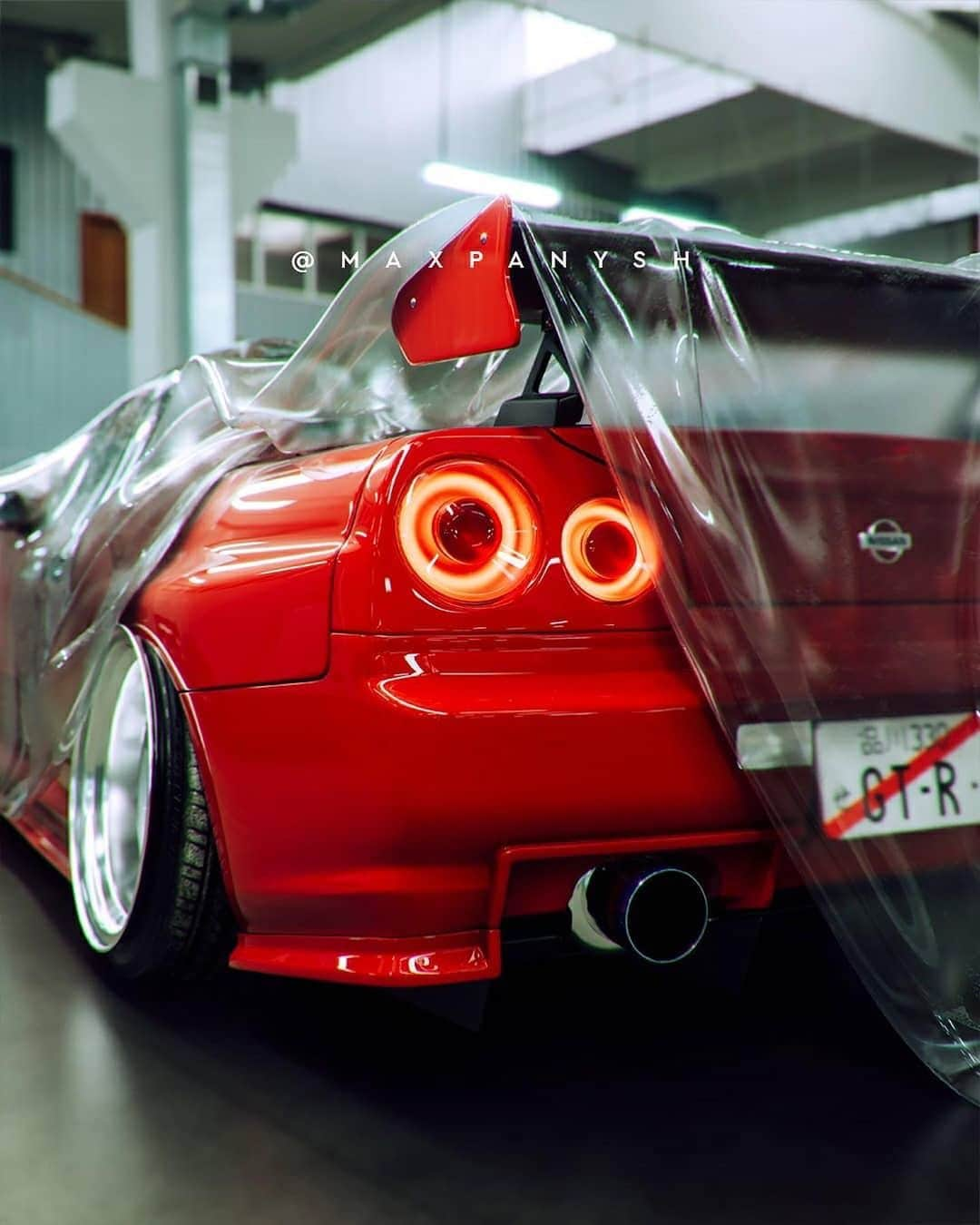 CARLiFESTYLEさんのインスタグラム写真 - (CARLiFESTYLEInstagram)「Red Skyline R34 GT-R 🥵 Photo design by @maxpanysh #carlifestyle #R34GTR」1月31日 0時35分 - carlifestyle