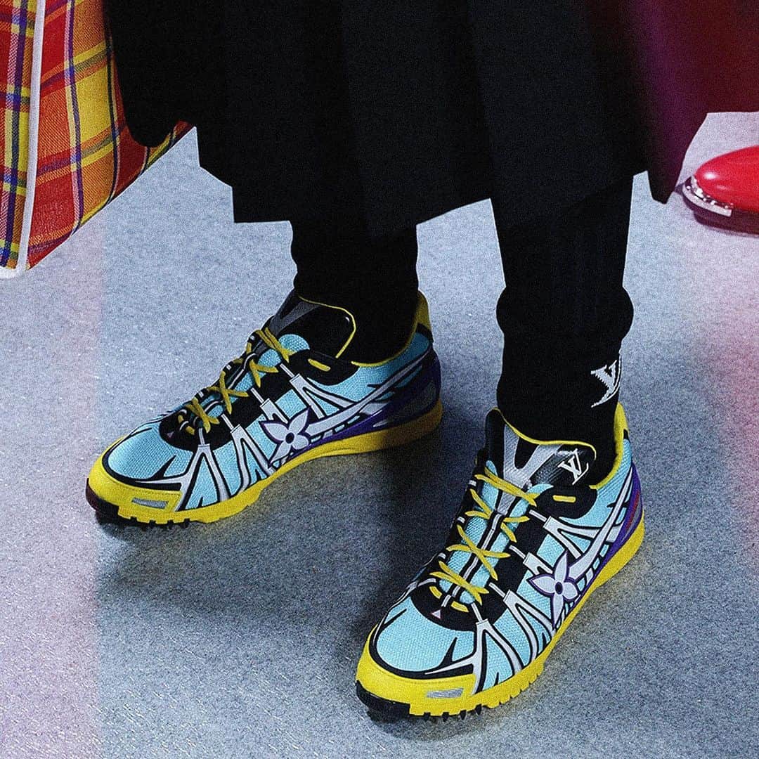 shoes ????さんのインスタグラム写真 - (shoes ????Instagram)「@virgilabloh & @louisvuitton dropped off a few memorable sneaker looks at Fashion Week FW21. 🪄 Which one caught your eye? 💭   #hypebeast #highsnobiety #complexsneakers #brkicks #sneakers #sneakernews #nicekicks #kicksonfire #kickstagram #louisvuitton #virgilabloh #luxuryfashion #luxuryshoes」1月31日 0時47分 - shoes