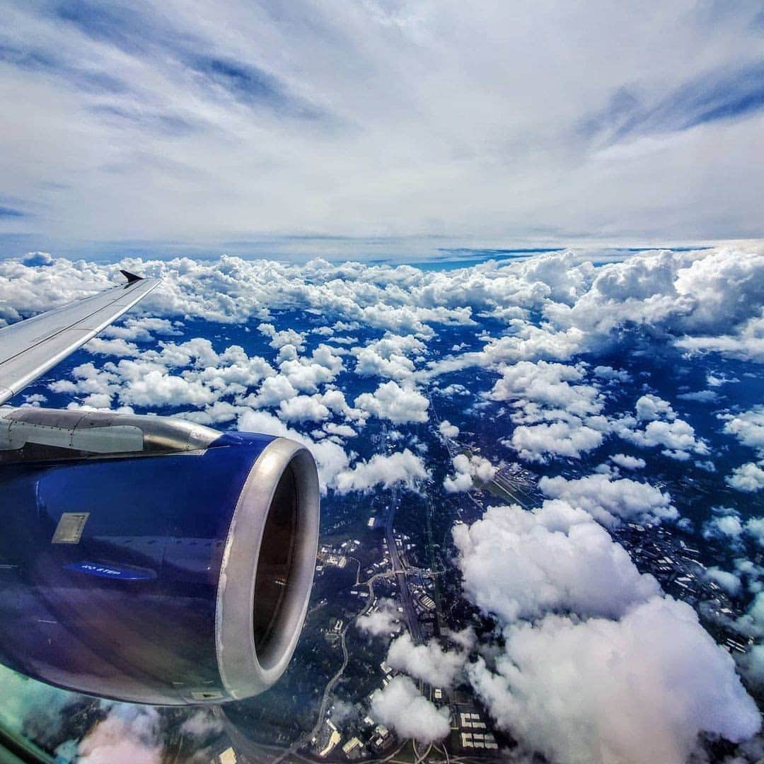 デルタ航空のインスタグラム：「We've got a thing for blue views.  Photo: @firstclass1a」