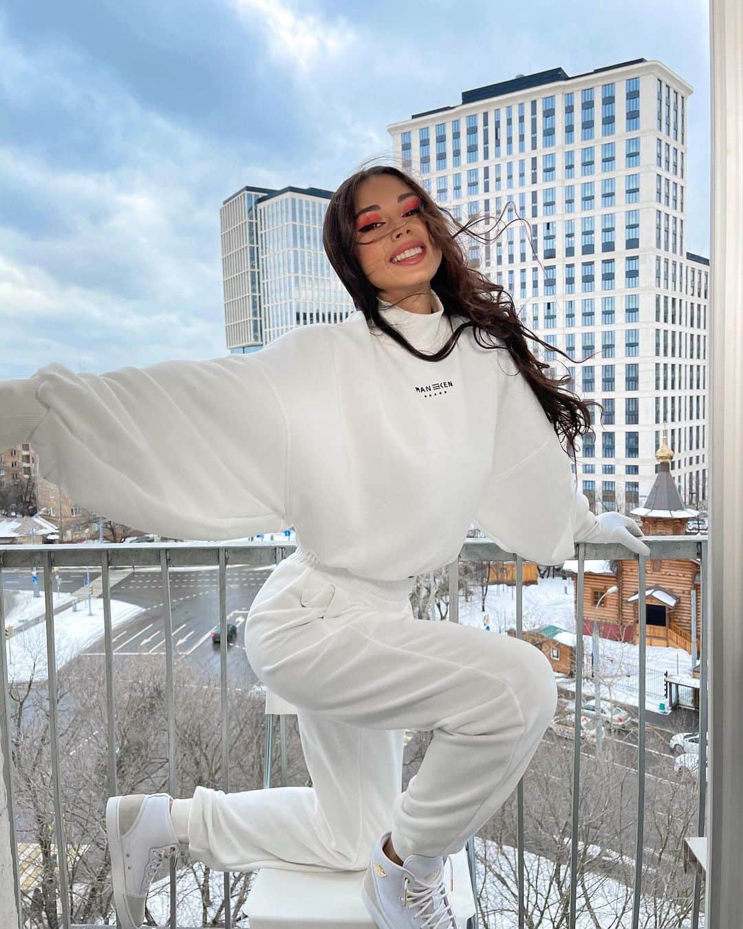 Diana Melisonさんのインスタグラム写真 - (Diana MelisonInstagram)「White vibes - pure desires 💬 Outfit @manekenbrand 🤍」1月31日 0時57分 - di_melison