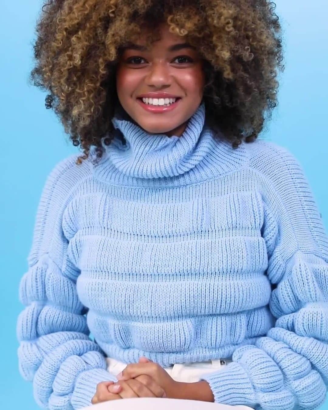 のインスタグラム：「Get to know mega-babe and style inspo @mxurxen 💙✨ We asked our girl some QUICK FIRE QUESTIONS on set of our latest edit ✨⁠ ⁠ #TALLYWEiJL #fashion #maureenugodi」
