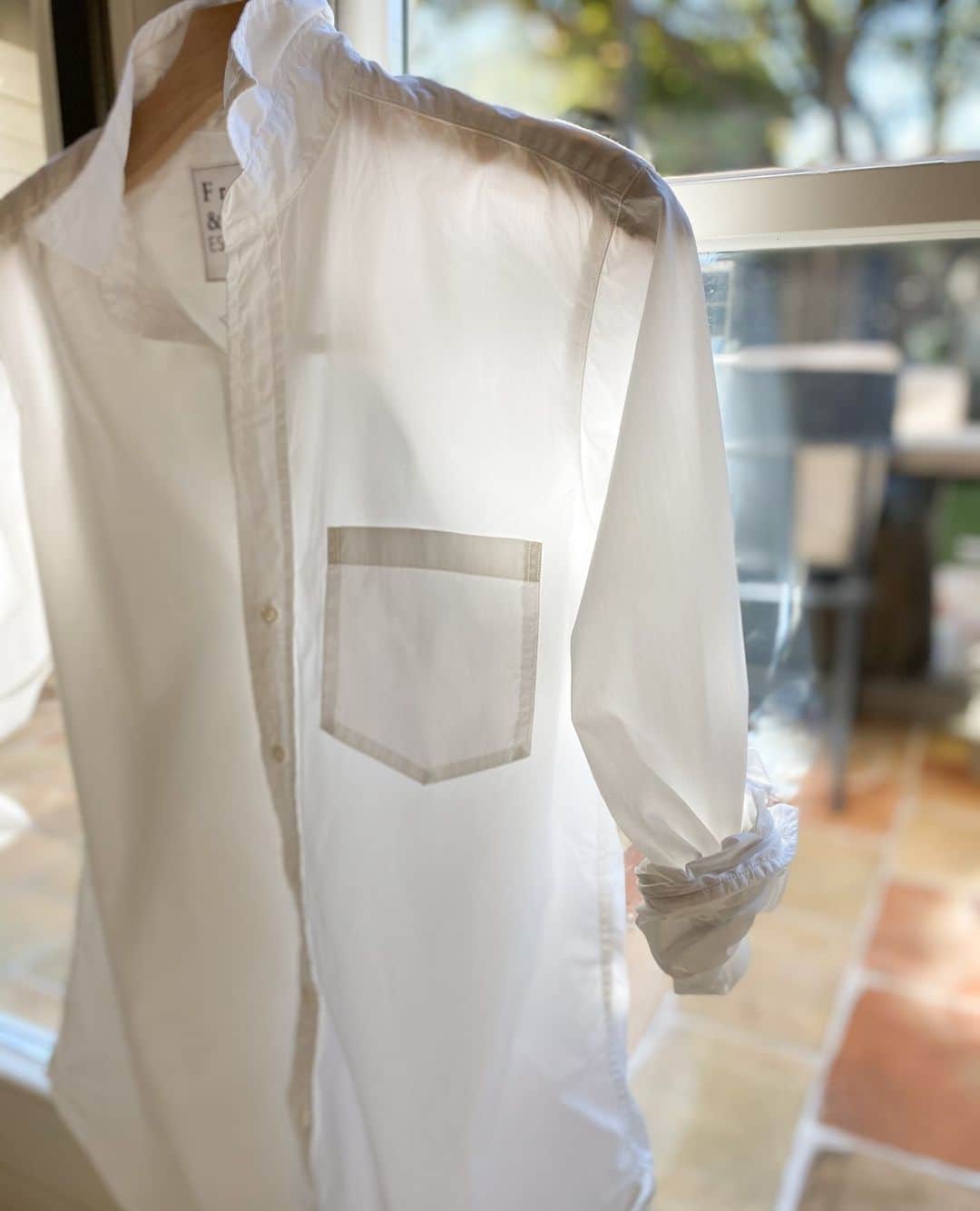 フランク&アイリーンのインスタグラム：「Our menswear-inspired Joedy is back! Shop it now before it sells out again! #FrankandEileen」