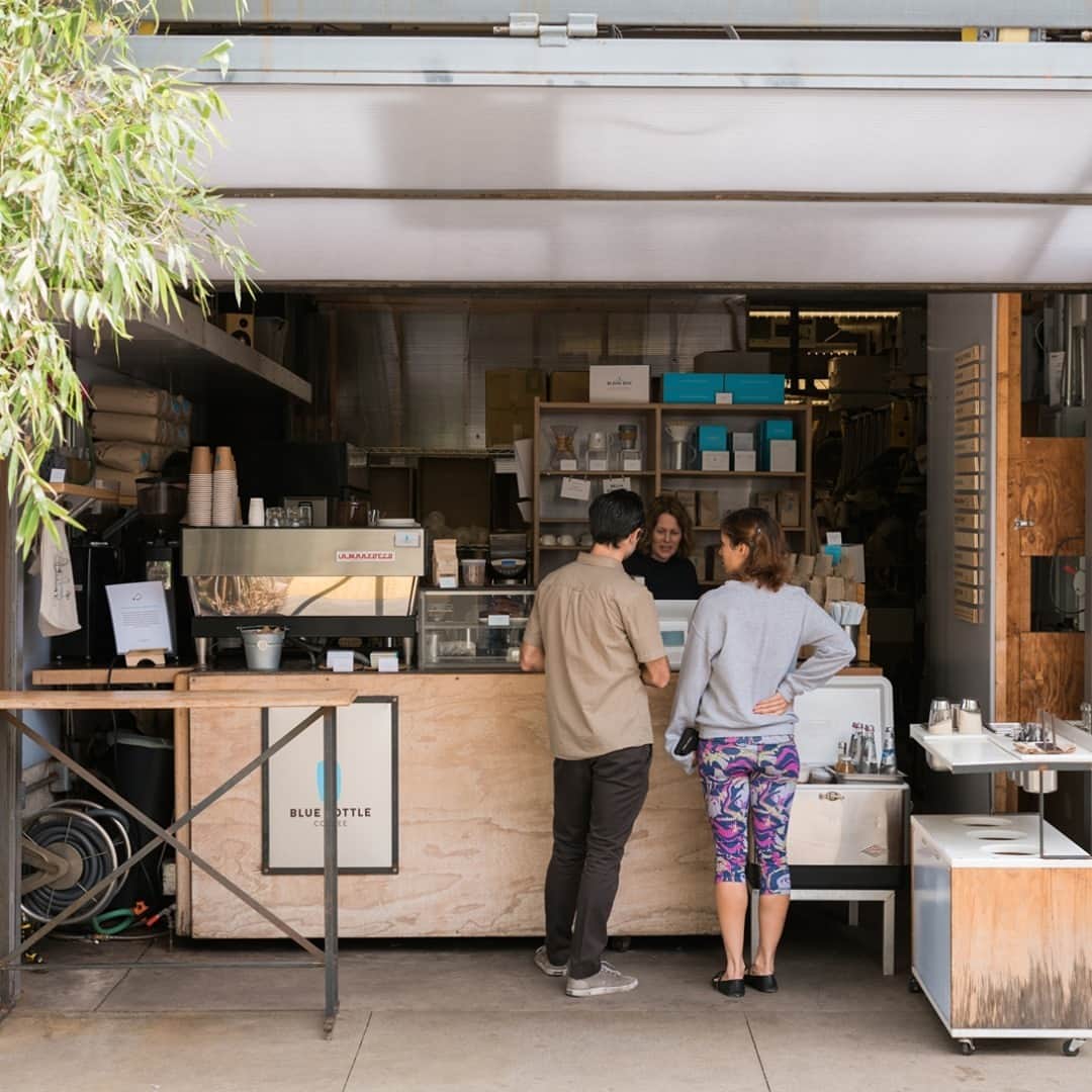 Blue Bottle Coffeeのインスタグラム：「How about a little throwback? This week, we’re celebrating the opening of our Hayes Valley Kiosk In January 2005 and our Mint Plaza cafe in January 2008. To this day, they remain iconic Blue Bottle locations and essential visits for coffee lovers visiting San Francisco, if we do say so ourselves. (Our Mint Plaza Cafe, currently closed for renovations, will reopen in spring.)⁠ ⁠ The kiosk also provided the name for our Hayes Valley Espresso Blend, which we now serve in Blue Bottle cafes around the world. ⁠ ⁠ Use our link in bio to join us on a trip down memory lane.」