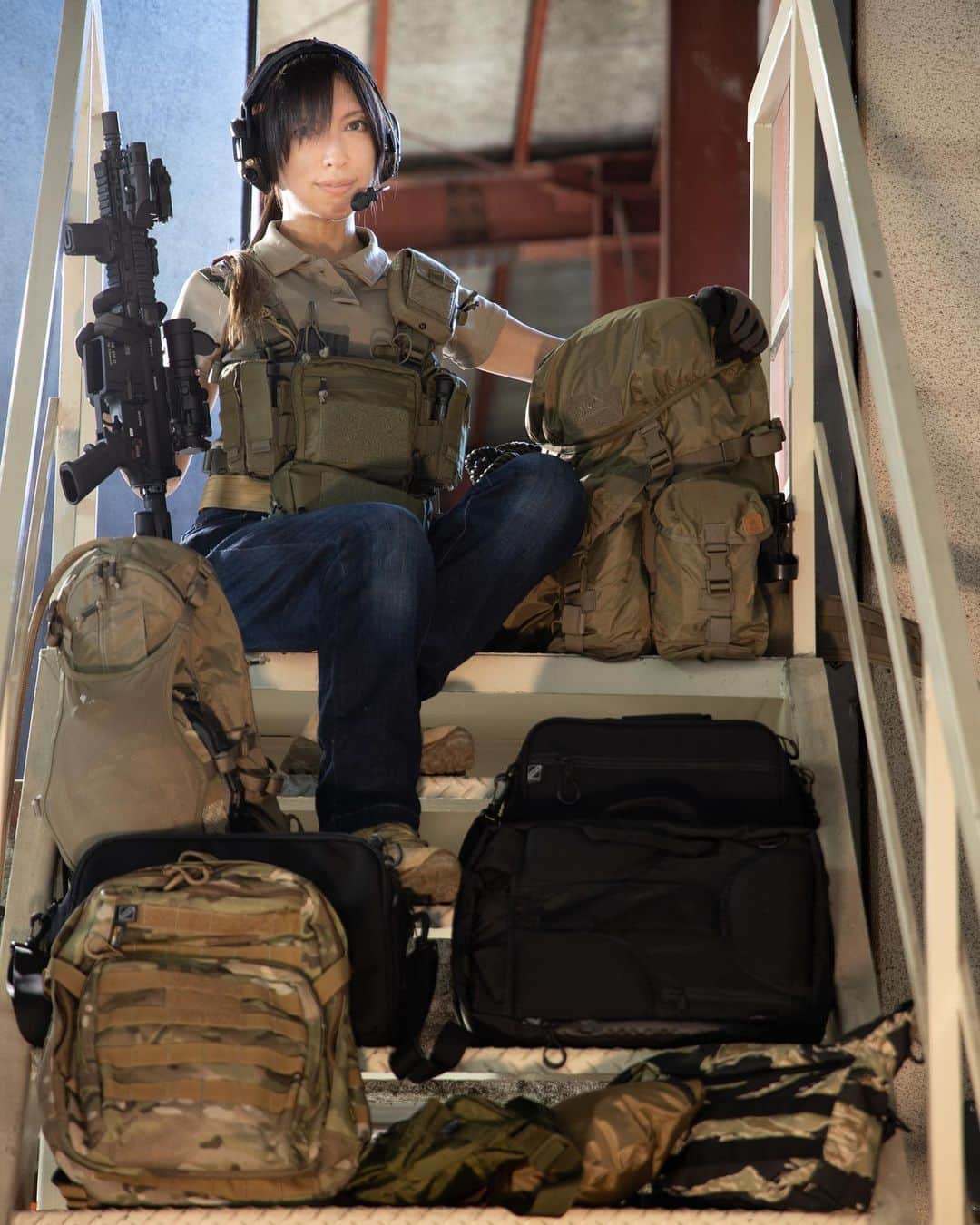 みりどる乙夜さんのインスタグラム写真 - (みりどる乙夜Instagram)「SATマガジン2020年11月号 NAKATA x SWAT x ITSUYA で使用されたカットです。 Photo by Masaki Otsuka  📷 写真2,3枚目 J-TECH  C9 Adjustable sling pack 5,900円（中田商店）  #jtech #bag #madeintaiwan  #helikontex #chestrig #military #militarygear #militarywomen #gun #girlswithguns #rifle #assaultrifle #tactical #tacticalgear #tacticalgirls #tacticaltraining #militaryIdol #madeinpoland #training #exercise #チェストリグ #バッグ #ミリタリー #トレーニング #訓練 #装備 #ミリドル #乙夜 #台湾 #中田商店」1月31日 1時01分 - itsuya_miridoru