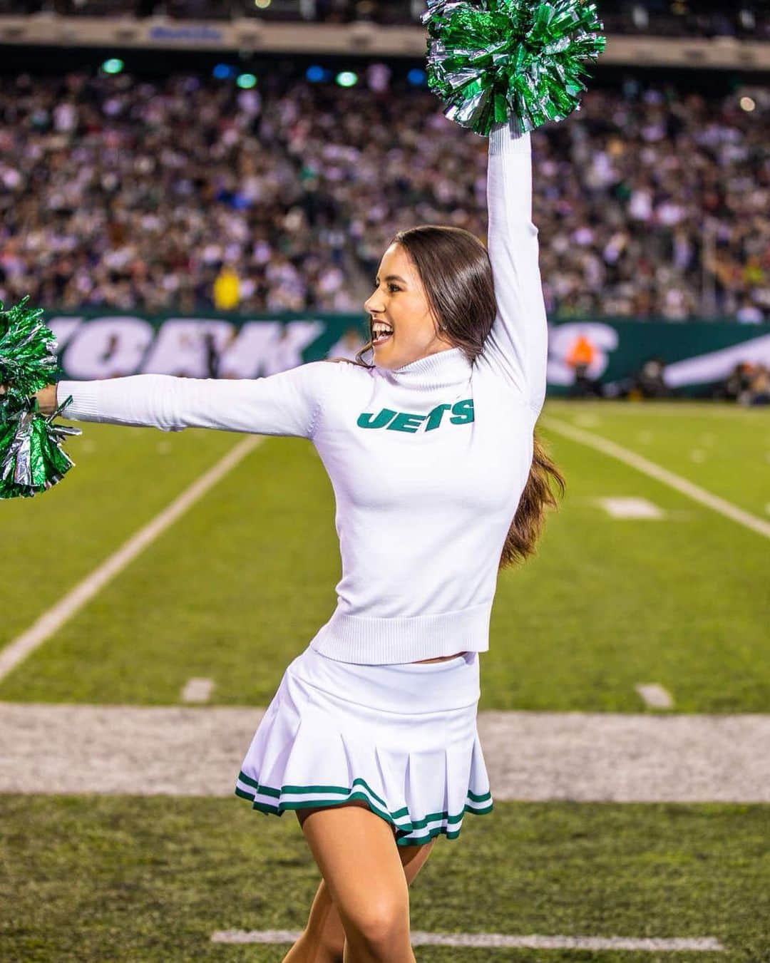 Jets Flight Crewのインスタグラム：「Happy Saturday Jets Nation 💚 Who’s Ready for the Weekend to start !」