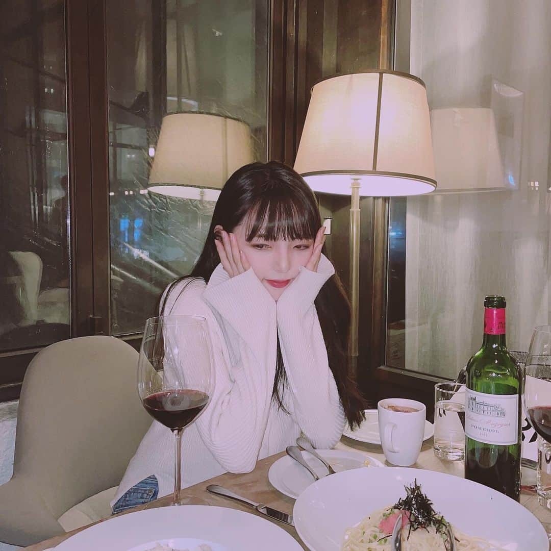ユジョン のインスタグラム：「샤랑햏요 맛있는거 사쥬께요💜」