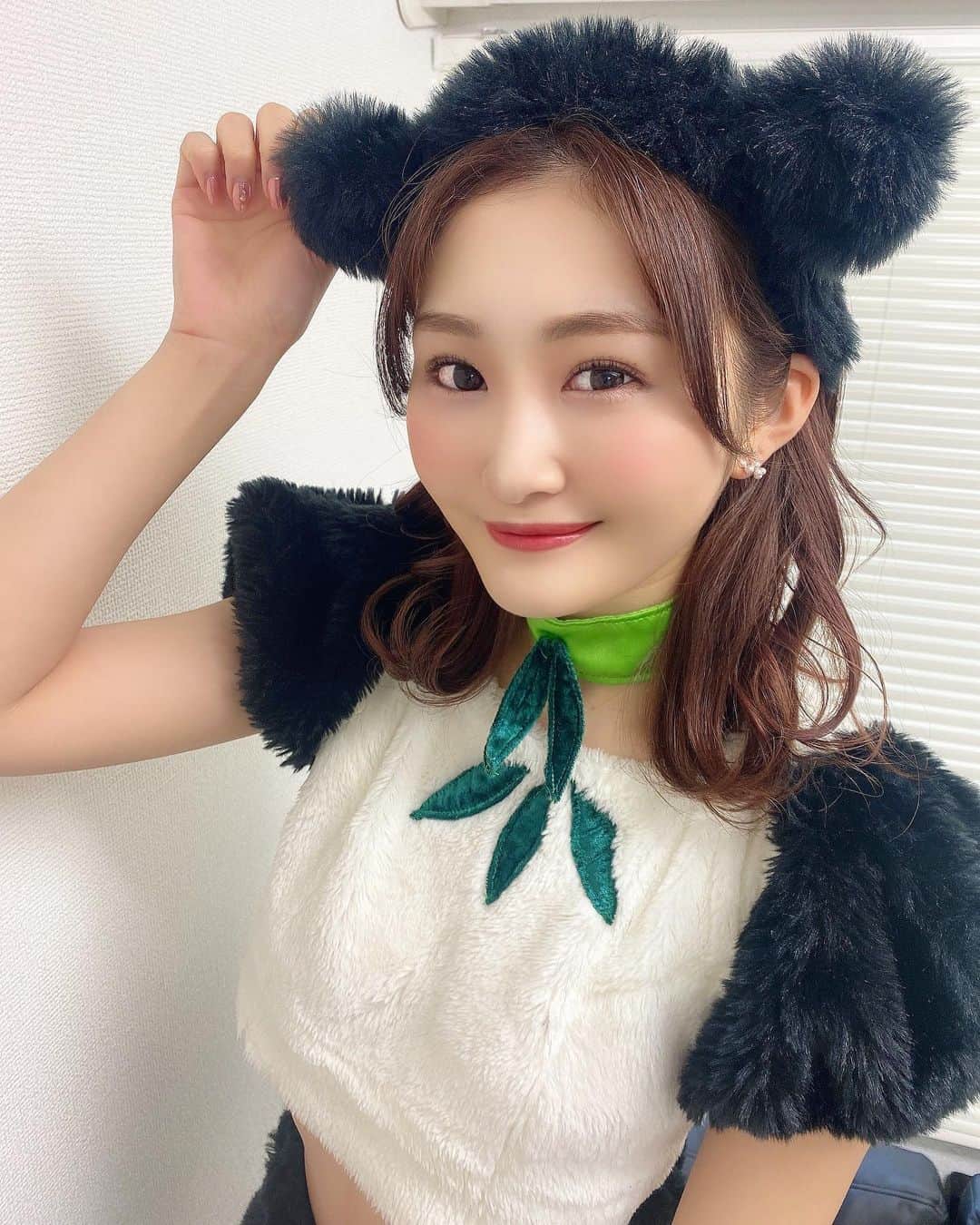 川上礼奈のインスタグラム：「. あにまるふぁ〜む来て下さった皆様！ ありがとうございました🐼🤍 今日も沢山のお客様に来て頂けて凄く嬉しかったし とーーっても楽しかったです😳✨ 沢山元気パワーくれてありがとう🤍 今日は初めてパンダになった🐼どーかな？？笑 🐼 @animalfarm.pyon」