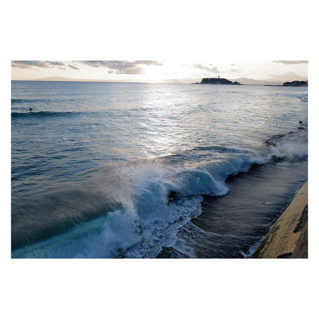 土井地恵理子さんのインスタグラム写真 - (土井地恵理子Instagram)「power charge.  @pacificdrivein で売ってる ナカムラジェネラルストアのスコーン。 日本で食べれるのは嬉しい！ (ハワイで有名なやつ)  海見るとやたら元気になるので 前世は海の近くの人だったのだと 思っている。笑  #pacificdrivein #nakamurageneralstore」1月31日 1時25分 - ericodoiji