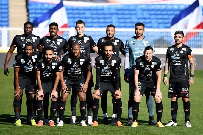 エベル・バネガのインスタグラム：「⬜️🟧⬛️ + 3 y seguimos  YALLA SHABAB  @alshababsaudifc」