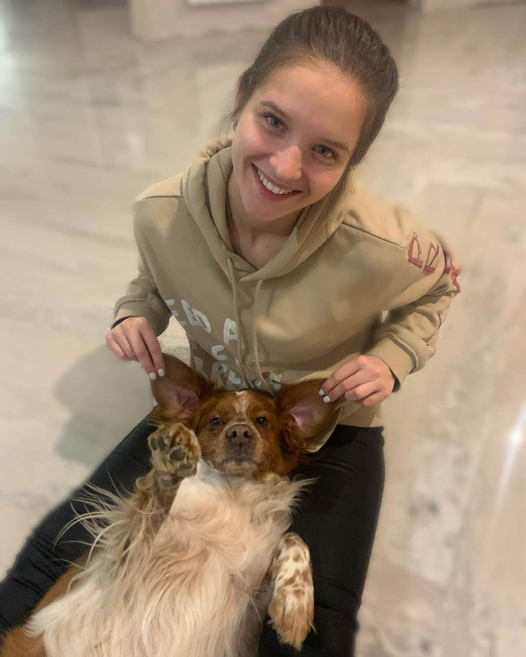 アレクサンドラ・プロクロワのインスタグラム：「Искренняя и неподдельная ♥️🐶」