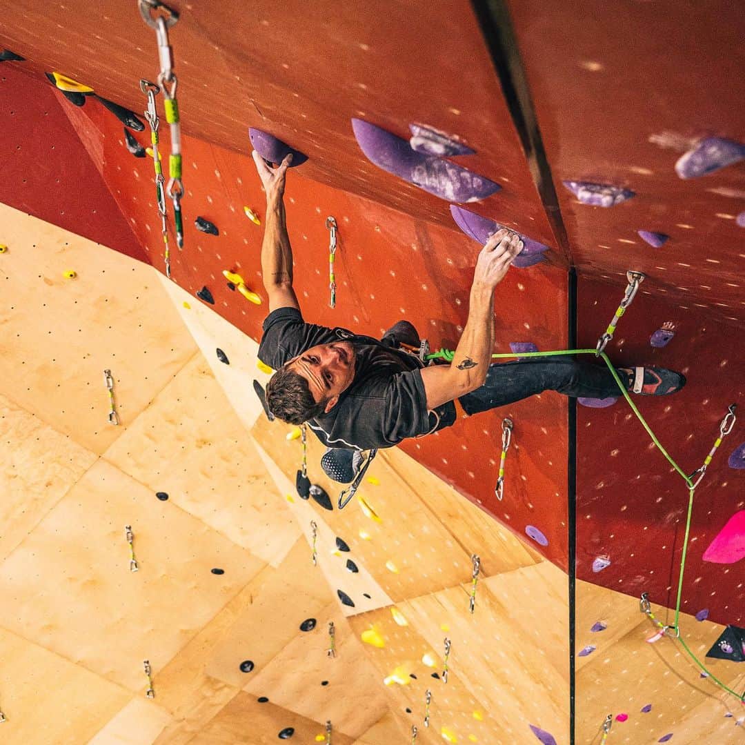 ジョー・キンダーのインスタグラム：「The St. George, UT area has been a home spot of mine for years and it’s so refreshing to finally have a real deal climbing gym. Enter Contact Climbing Gym.   OPENING DAY FEB 4th.   The community couldn’t be more excited and I’m just gonna make the prediction now... everyone’s climbing levels are about to sky rocket!!!! BOOOMMMM!!!!! @contactclimbing @matt_enjoys_tucson」