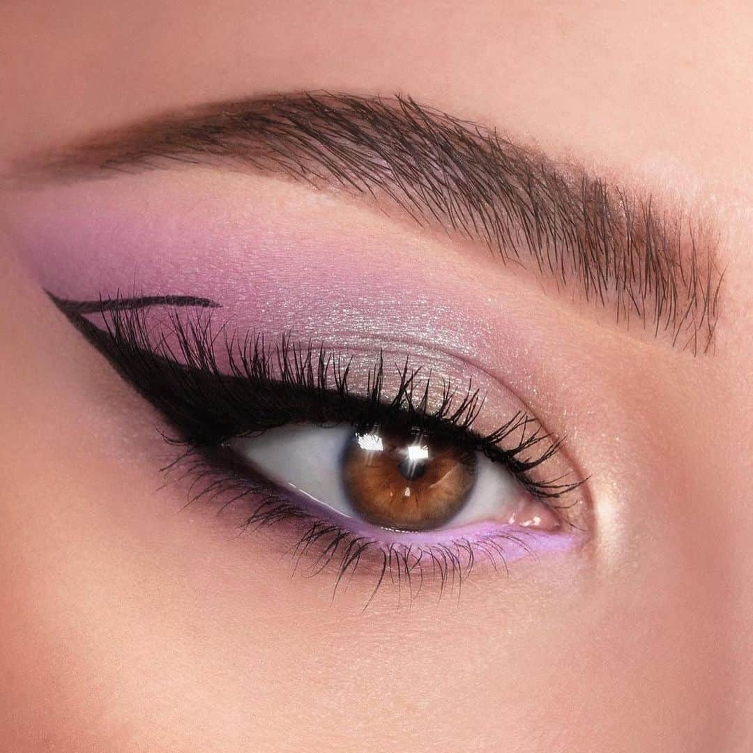 Too Facedのインスタグラム：「Which mood are you feeling today? 👇⁣ 💜 That's My Jam⁣ 🐱 Kitty Likes To Scratch⁣ Swipe to see how @nessasunshine shows off our new mini palettes with these stunning looks! #regram #toofaced」