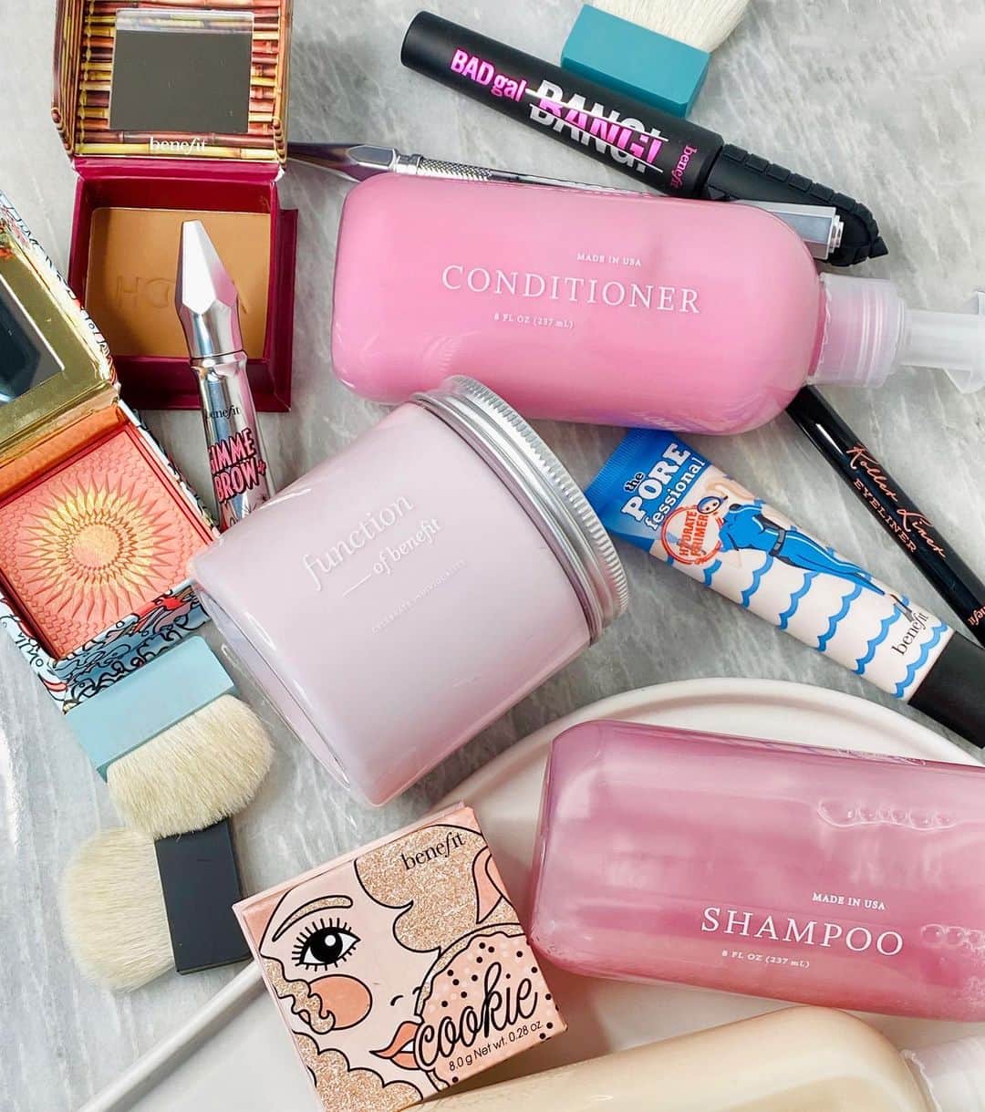 Benefit Cosmeticsさんのインスタグラム写真 - (Benefit CosmeticsInstagram)「Our self-care Saturday essentials 🛁💕 How are you treating yourself this weekend?! #benefit 📸: @functionofbeauty」1月31日 1時59分 - benefitcosmetics