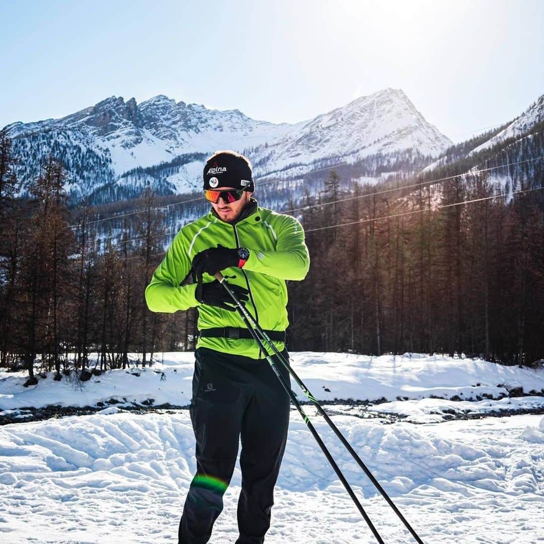 アルピナさんのインスタグラム写真 - (アルピナInstagram)「✅ Skis on, ✅ Glasses on, ✅ Alpina on!  📷 @paulbrechu  #AlpinerXAlive #AlpinaWatches #ReachYourSummit #AlpinaFamily  Check out the link in bio to learn more about our AlpinerX Alive Collection. . . . . .  #alpinist  #climbing  #alpinism  #mountaineering  #alpinismo  #climb  #mountaineer  #mountains  #mountain  #alps  #adventure  #nature  #snow  #skier  #skiing  #photooftheday  #winteriscoming  #holiday  #photography  #wintersport  #skilife  #fun  #skiingislife  #sport  #travel」1月31日 2時00分 - alpinawatches