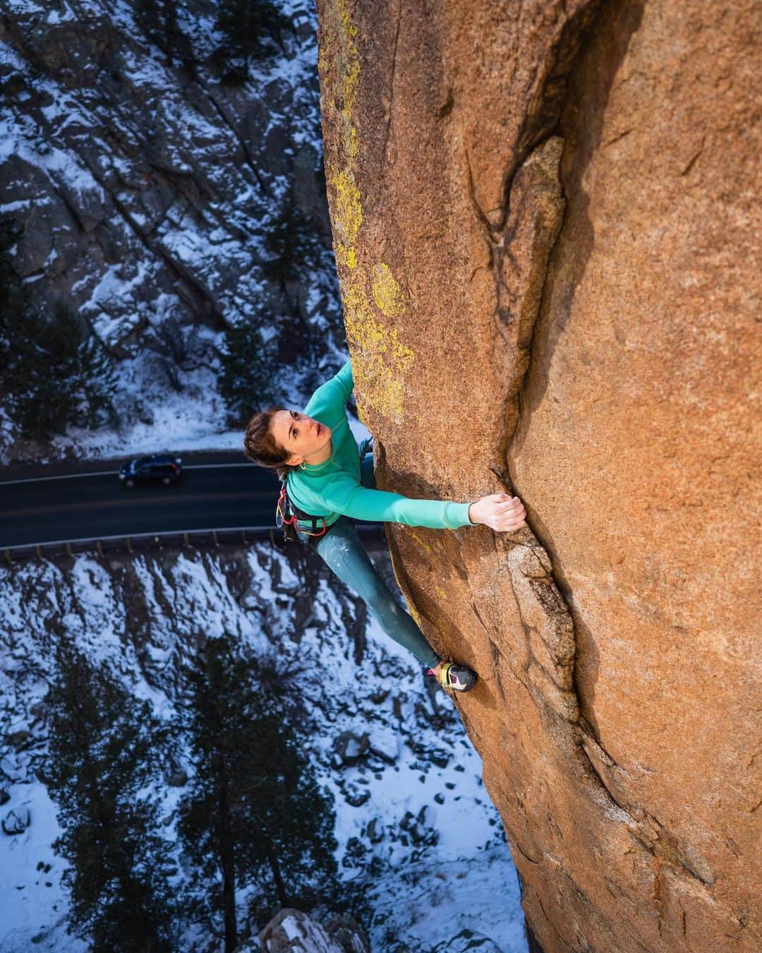 ペイジー・クラッセンのインスタグラム：「Plorking: playing for work, as defined by my Mom.  I spent the week plorking on some of the most beautiful climbs in the Front Range, while @tarakerzhner actually worked, doing what she does best - spending days preparing to capture the 2 minutes of the day that deliver the most radiant light. Watching one of my closest friends analyze the sun’s movement, crouch in some obscurely precise location, click away on her picture maker, and get all amped up about the colors and unexpected shadows has been a real treat.  📸 by @tarakerzhner for @eddiebauer, with the help of @eliza_earle」