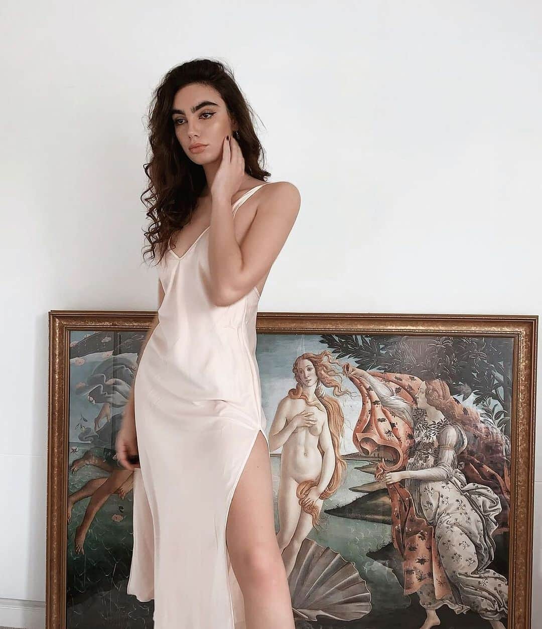 SHEINのインスタグラム：「Elegance and grace never expire 🥂☁️ @olvspr  Shop Item #: 2005012  #SHEINgals #SHEINstyle #SHEINSS21 #dress」