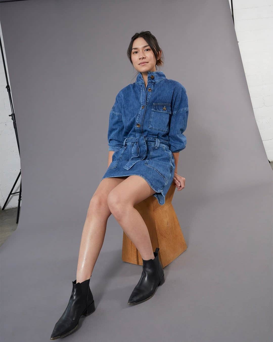 カレントエリオットのインスタグラム：「meet khanhlinh: she specializes in knitwear for us and tells us if she weren’t doing that, she would be 🎨 / visit the link in our bio to shop her look」
