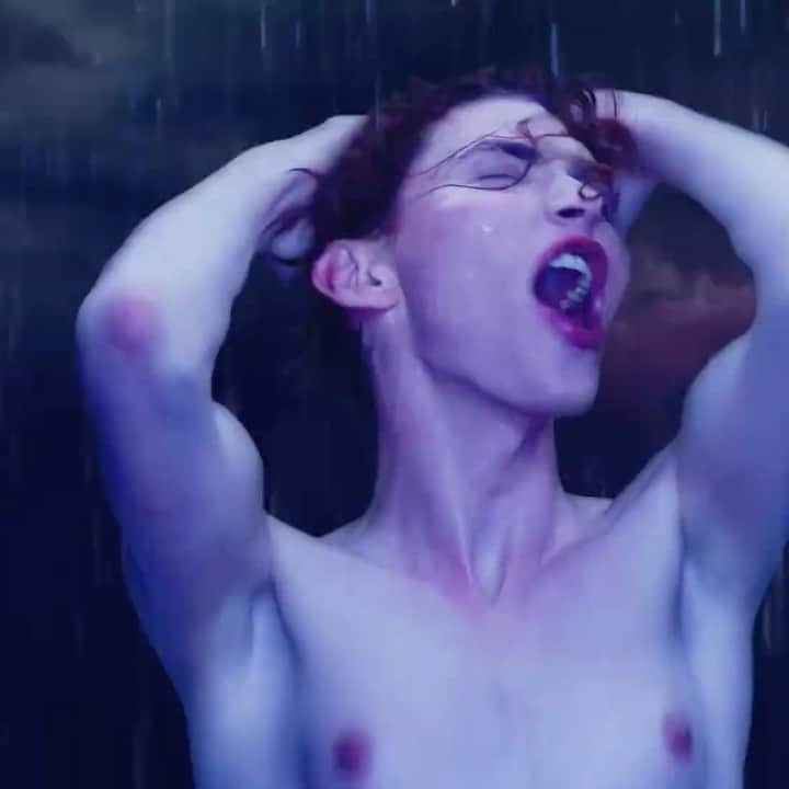 カリーヌ・ロワトフェルドのインスタグラム：「Sophie was a huge inspiration to many of us, obviously the inspiration behind this shot we did for CR a few years ago 💔 Rest in power」