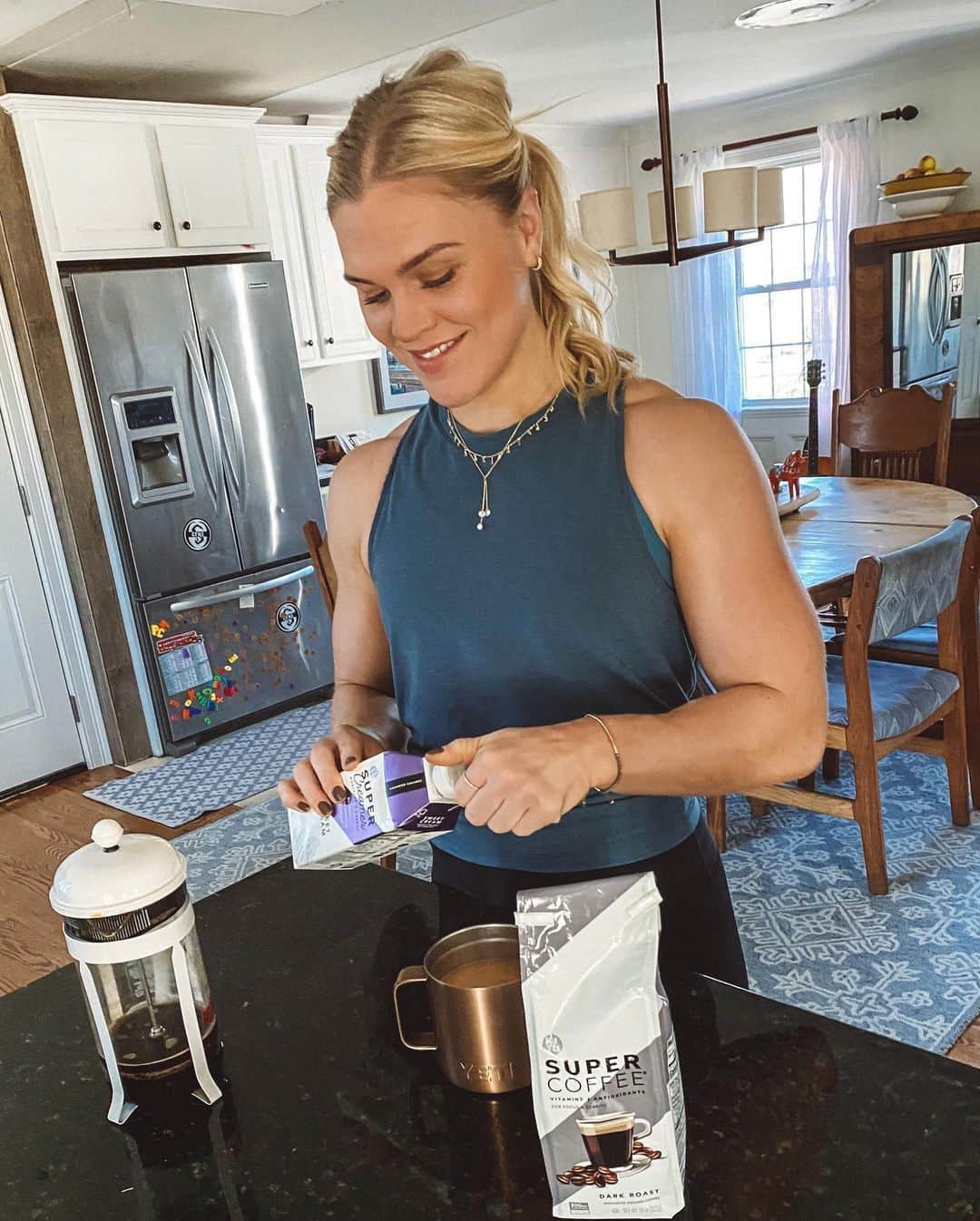 Katrin Tanja Davidsdottirのインスタグラム：「Excited & PROUD to get to tell you about my newest partnership & investment with @drinksupercoffee 🤩🤝☕️🌟 - I found their super creamer about a year ago (you know I LOVE my creamers but they all had so much added sugar in 😩 .. EXCEPT for this one!) so switched to using this one in my coffees + teas. - THEN late last summer I got introduced to the brothers (@jordan_decicco, @jakedecicco & @jimmydecicco5) & got to chat with them & hear their story of how it all started & MAN, you know when your energy just CLICKS with someone?!?! That. Was. That. 🤩✨ Incredible energy, all three of them, with a mission of bringing positive energy to the world: LOVE. THAT & I love that I get to be a part of that. - Excited to finally be a part of the @drinksupercoffee family 🤍 xxx」
